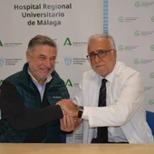 El Hospital Regional de Málaga y la AECC firman un acuerdo para fomentar el voluntariado en apoyo a pacientes oncológicos El Hospital Regional de Málaga y la AECC firman un acuerdo para fomentar el voluntariado en apoyo a pacientes oncológicos