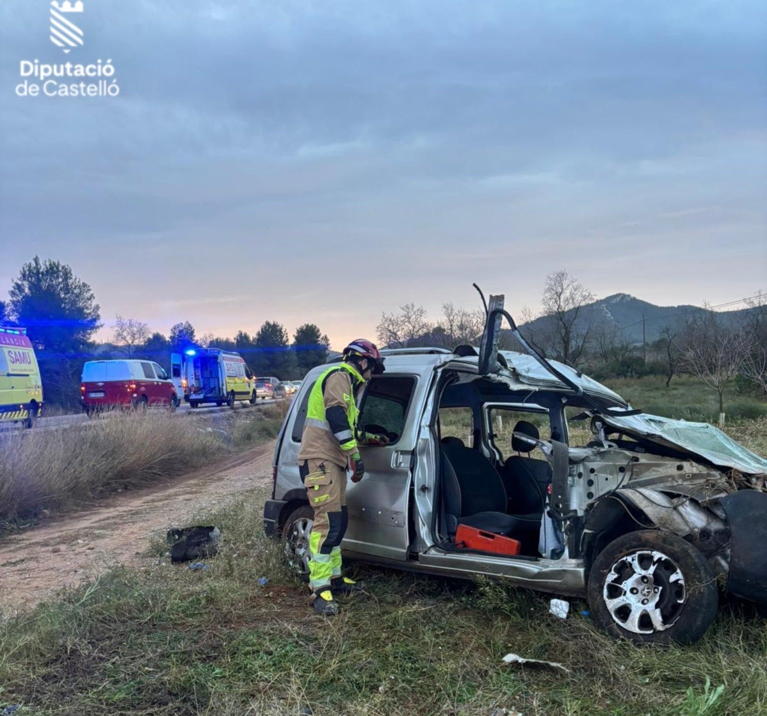 Heridas 3 personas en un accidente en la CV-15, en Vilafamés, con un coche y un tractor implicados Heridas 3 personas en un accidente en la CV-15, en Vilafamés, con un coche y un tractor implicados