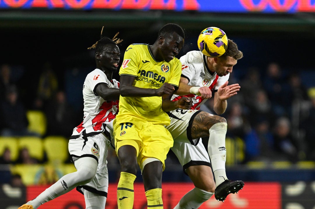 El Villarreal resiste en inferioridad ante el Rayo Vallecano El Villarreal resiste en inferioridad ante el Rayo Vallecano