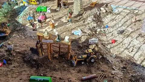 El belén reivindicativo de Moisés Cruz escenifica las consecuencias de la DANA en Valencia El belén reivindicativo de Moisés Cruz escenifica las consecuencias de la DANA en Valencia