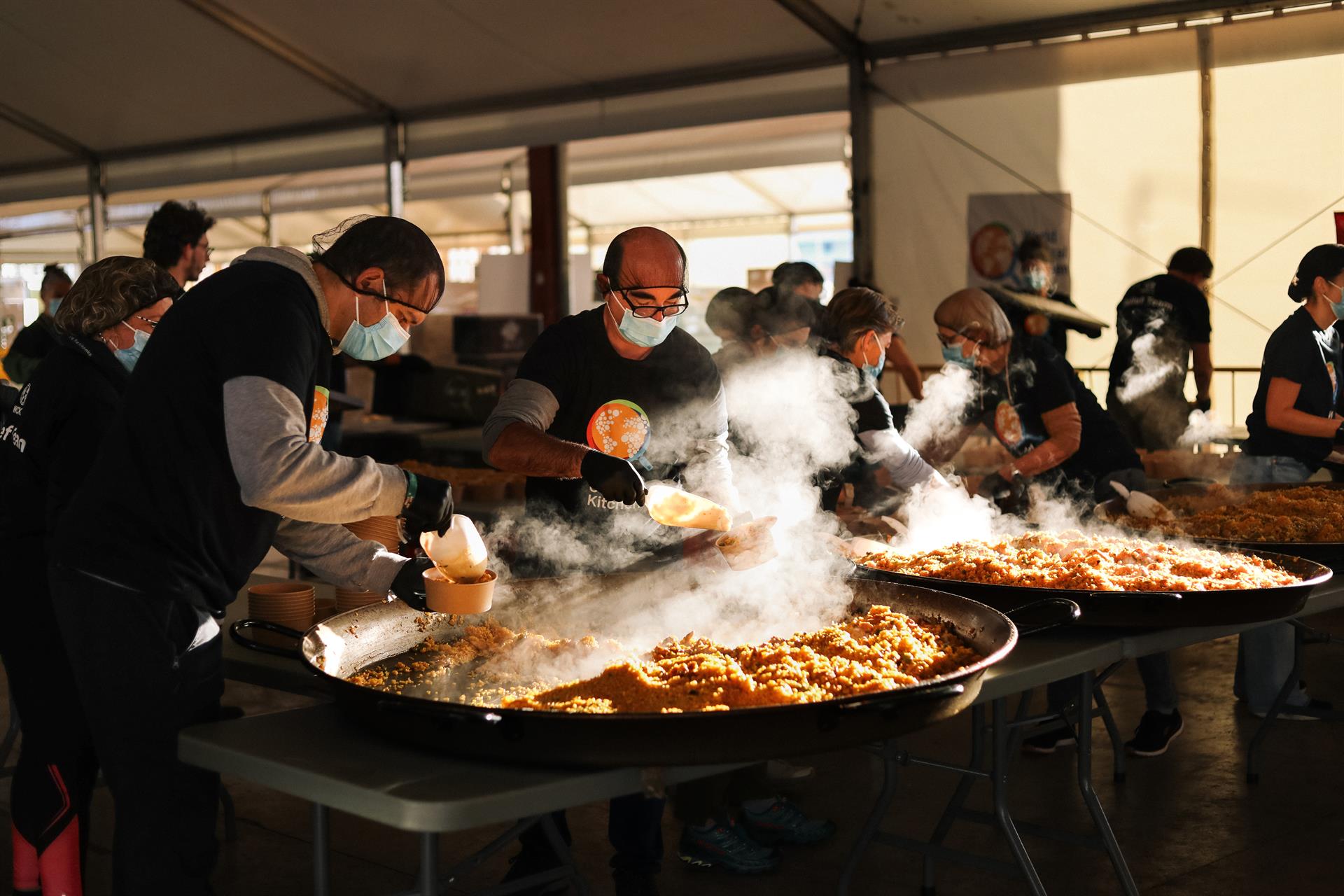 La ONG del cocinero José Andrés ha repartido ya 5 millones de comidas La ONG del cocinero José Andrés ha repartido ya 5 millones de comidas