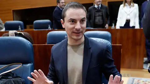 Juan Lobato, exsecretario del PSOE Madrid y exportavoz socialista en el parlamento madrileño, antes del pleno de la Asamblea de Madrid. Juan Lobato, exsecretario del PSOE Madrid y exportavoz socialista en el parlamento madrileño, antes del pleno de la Asamblea de Madrid.