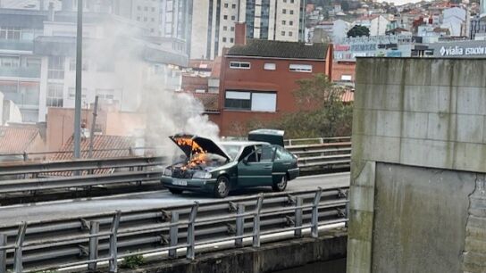 Arde un coche en la AP-9