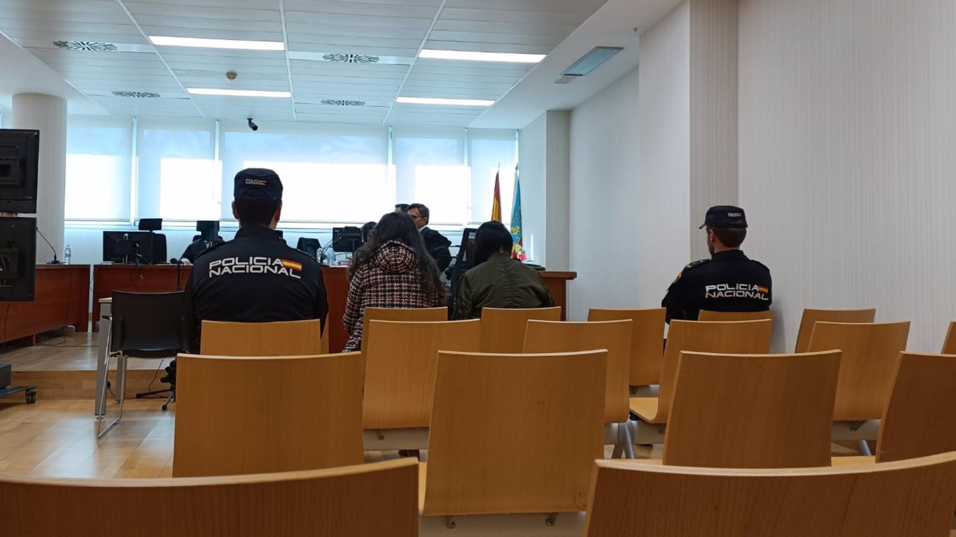 El Jurado Popular en Elche declara culpable a la madre acusada de matar a su hijo en Bigastro y cree que actuó influida por las drogas El Jurado Popular en Elche declara culpable a la madre acusada de matar a su hijo en Bigastro y cree que actuó influida por las drogas