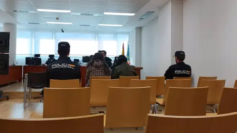 Primera sesión del juicio a una madre acusada de matar a su hijo de dos años en Bigastro. Primera sesión del juicio a una madre acusada de matar a su hijo de dos años en Bigastro.