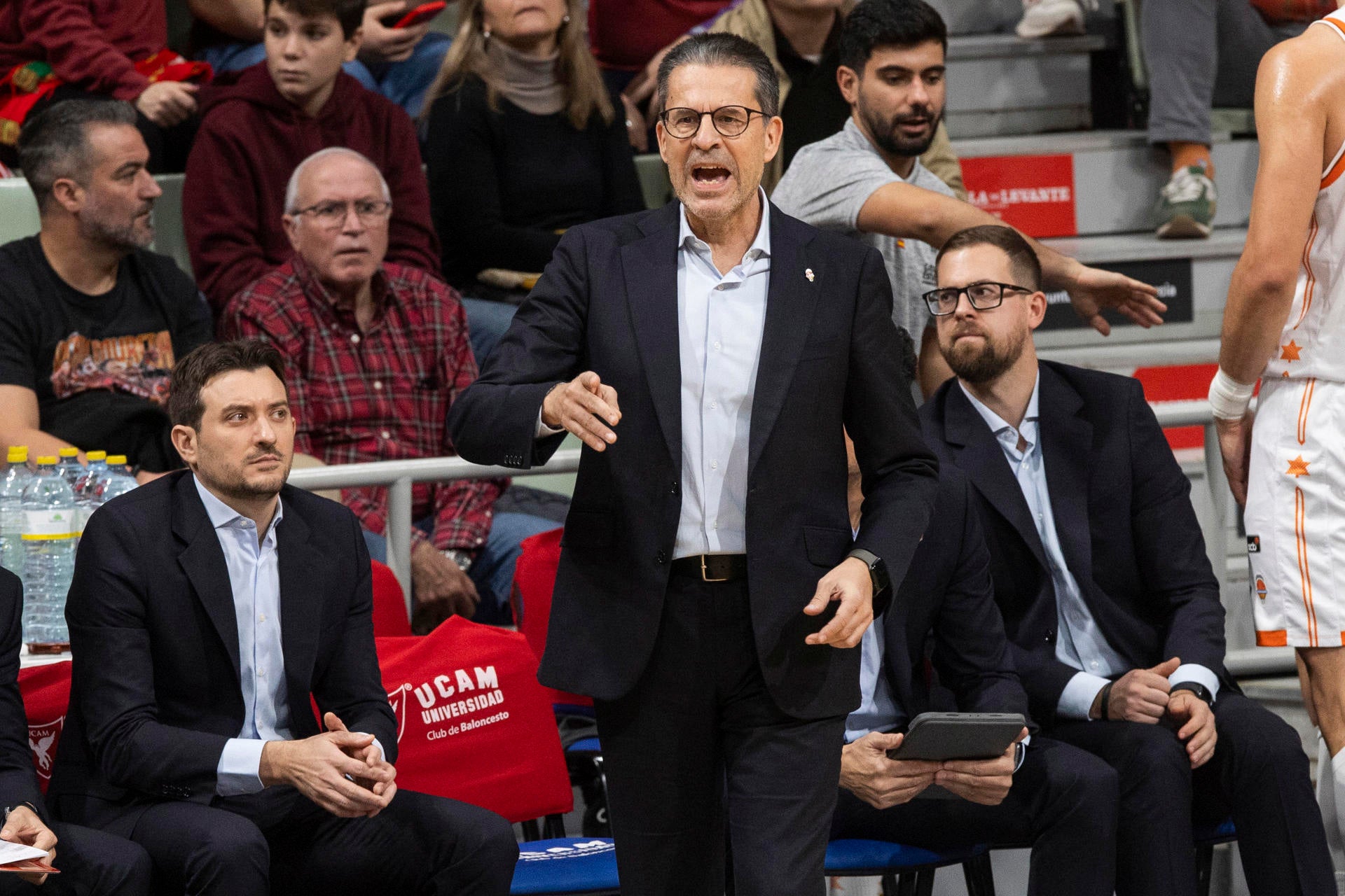 Pedro Martínez: "Hemos roto el partido por ritmo, pero no todo el monte es orégano" Pedro Martínez: "Hemos roto el partido por ritmo, pero no todo el monte es orégano"