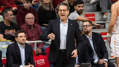 El entrenador Valencia Basket Pedro Martínez durante un partido El entrenador Valencia Basket Pedro Martínez durante un partido