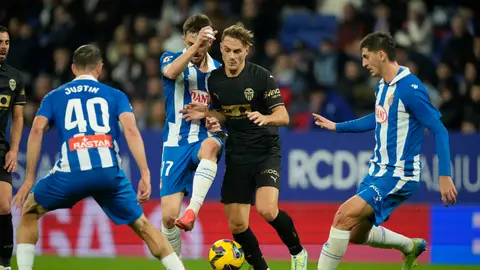 El Espanyol y el Valencia empatan para disgusto de ambos El Espanyol y el Valencia empatan para disgusto de ambos