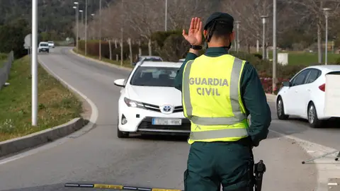 Control rutinario de la Guardia Civil. Control rutinario de la Guardia Civil.