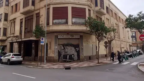 Carrasco aspira a convertir el edificio del Cine Rex en "un centro de referencia cultural para Castelló" Carrasco aspira a convertir el edificio del Cine Rex en "un centro de referencia cultural para Castelló"