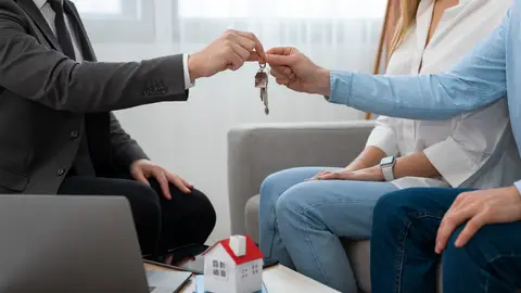 Imagen de recurso que simboliza una entrega de llaves Imagen de recurso que simboliza una entrega de llaves