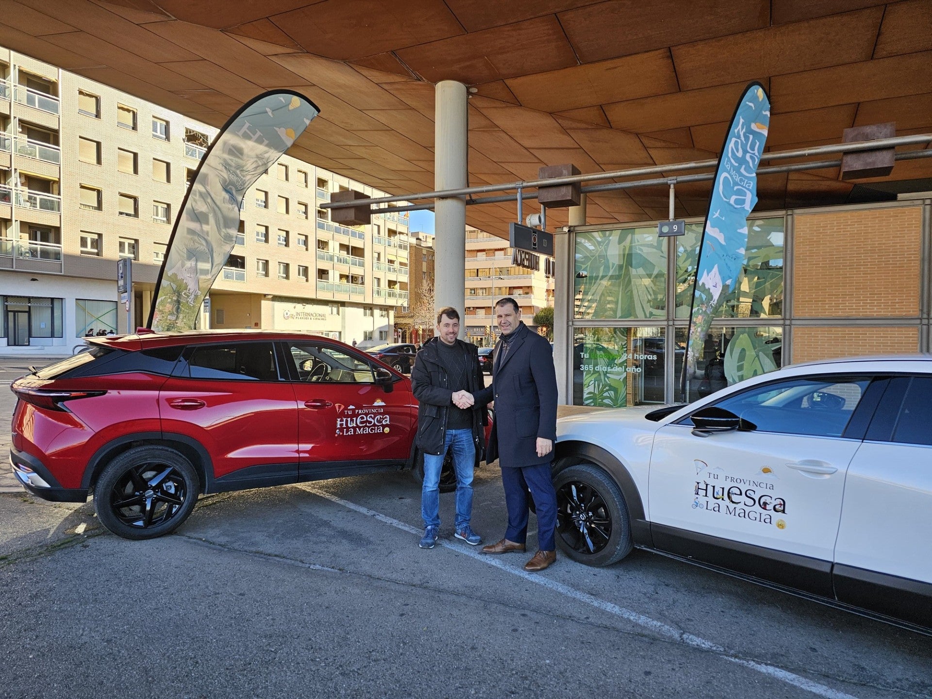 Huesca La Magia se promociona en coches de alquiler turístico Huesca La Magia se promociona en coches de alquiler turístico