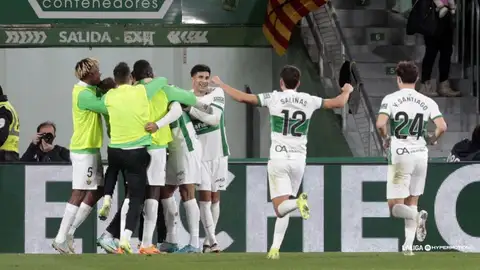 El Elche celebra el gol de Mourad ante el Racing. El Elche celebra el gol de Mourad ante el Racing.