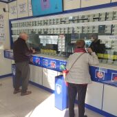 Loterías 'Doña Lidia' de Orihuela busca repartir la suerte en el Sorteo Extraordinario de Lotería de Navidad