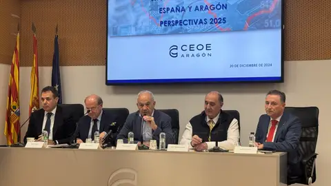 Benito Tesier, Félix Longá (pres. de la comisión de economía de CEOE), Miguel Marzo, Fernando Luna y Juan Ciércoles (pres. CEOE Teruel) Benito Tesier, Félix Longá (pres. de la comisión de economía de CEOE), Miguel Marzo, Fernando Luna y Juan Ciércoles (pres. CEOE Teruel)