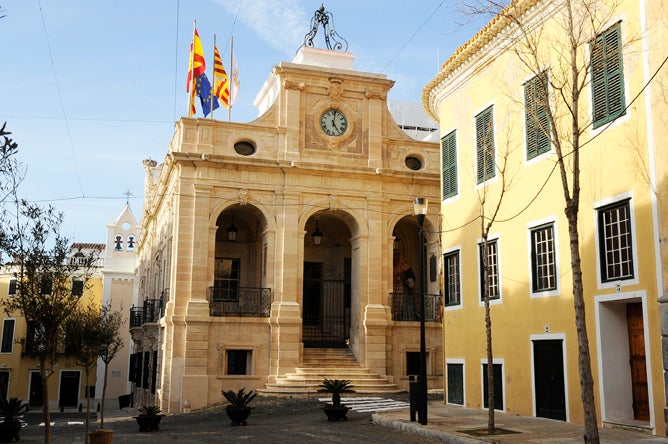 El equipo de gobierno de Maó retira la propuesta de presupuestos para seguir negociando y alcanzar un acuerdo El equipo de gobierno de Maó retira la propuesta de presupuestos para seguir negociando y alcanzar un acuerdo