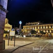 Imagen nocturna de la plaza de Villanueva de los Infantes