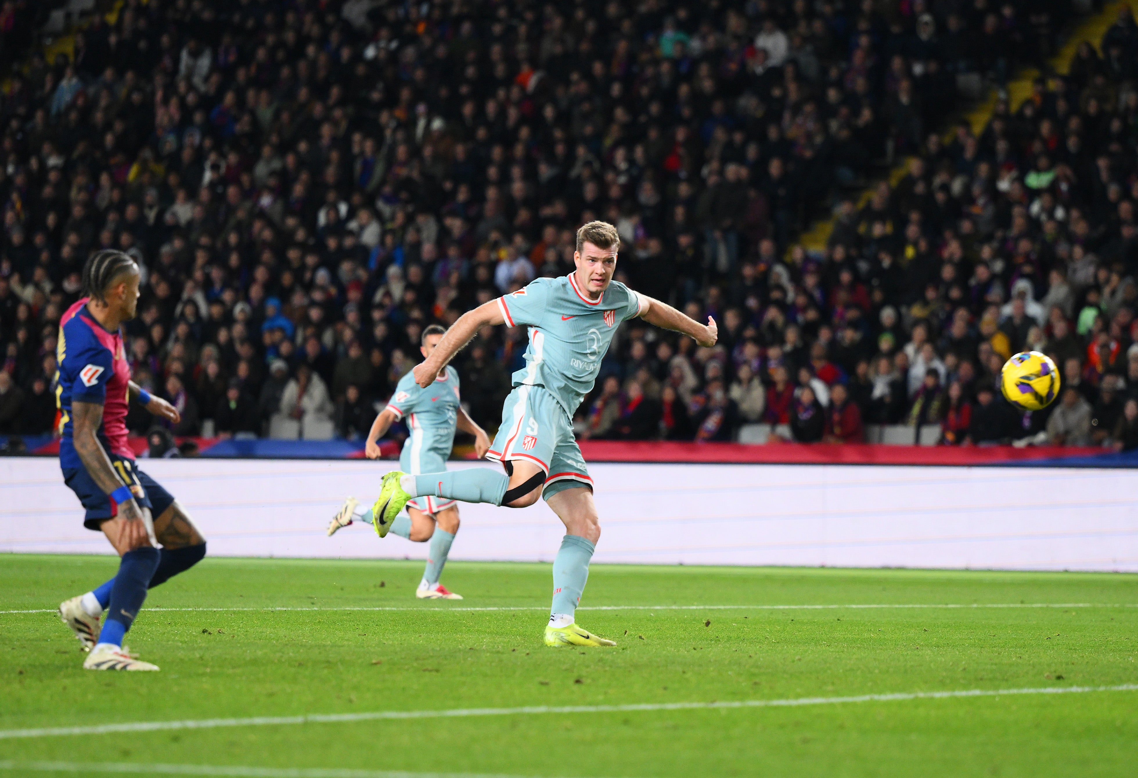 Un gol de Sorloth da la victoria al Atlético que acaba el año líder de LaLiga Un gol de Sorloth da la victoria al Atlético que acaba el año líder de LaLiga
