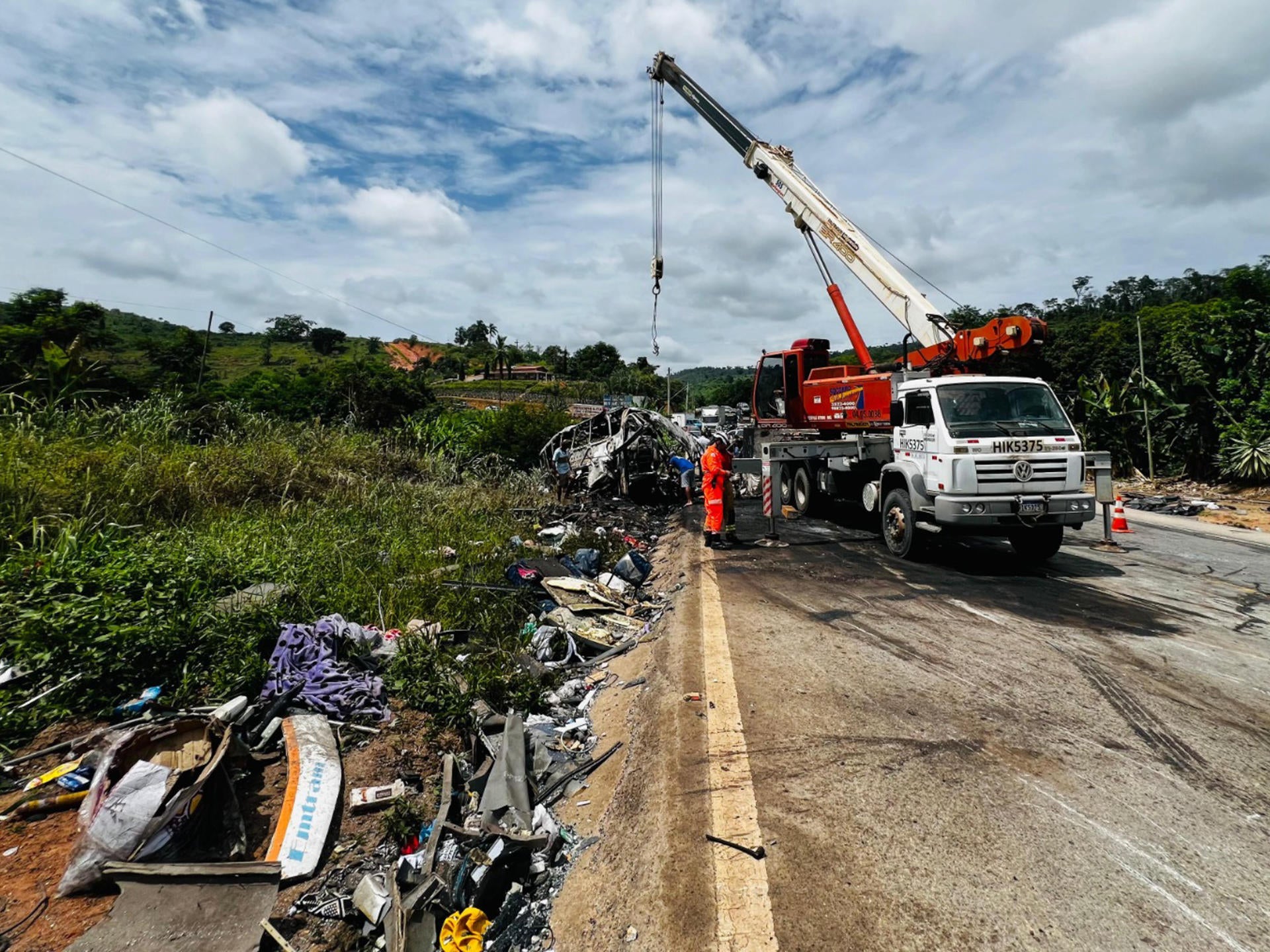 Al menos 38 muertos en un accidente que involucró a varios vehículos en Brasil Al menos 38 muertos en un accidente que involucró a varios vehículos en Brasil