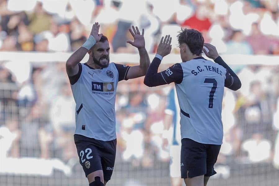 El Valencia empata en el 98 y deja de ser colista El Valencia empata en el 98 y deja de ser colista