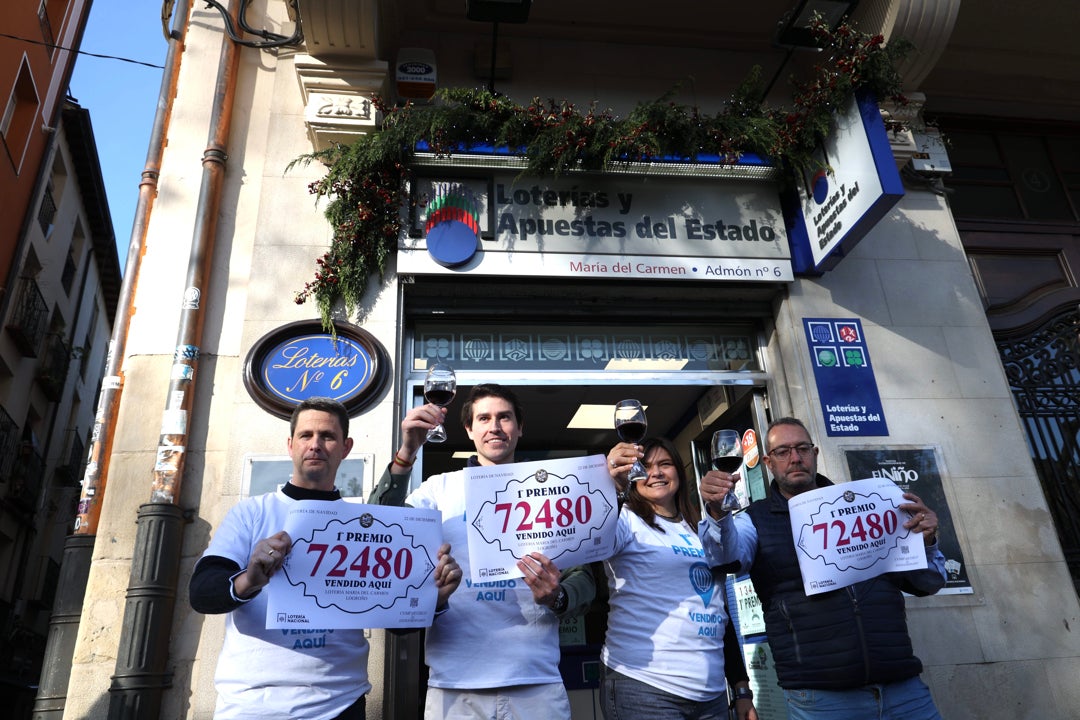 La administración número 6 de Logroño, conocida como Lotería María del Carmen, celebra que ha vendido íntegramente el premio de El Gordo de la Lotería de Navidad La administración número 6 de Logroño, conocida como Lotería María del Carmen, celebra que ha vendido íntegramente el premio de El Gordo de la Lotería de Navidad