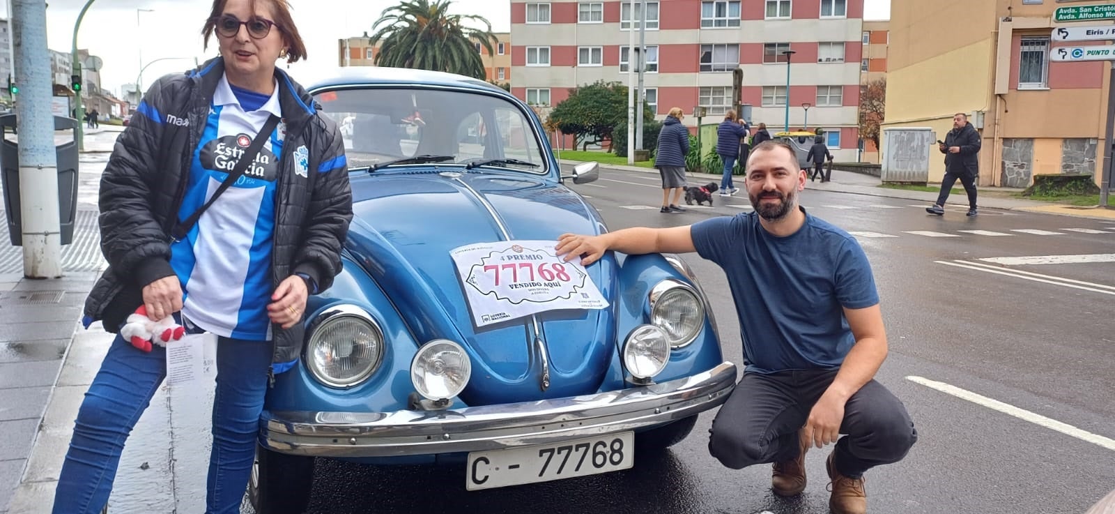 Un Escarabajo, la matrícula C-77768, y un cuarto premio de 20.000 euros en Monelos Un Escarabajo, la matrícula C-77768, y un cuarto premio de 20.000 euros en Monelos