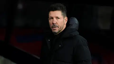 El entrenador del Atlético de Madrid, el argentino Diego Simeone, durante el partido de LaLiga entre el Barcelona y el Atlético de Madrid El entrenador del Atlético de Madrid, el argentino Diego Simeone, durante el partido de LaLiga entre el Barcelona y el Atlético de Madrid
