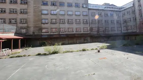 El concello de Santiago deniega la licencia para la construcción de dos edificaciones en la parcela del antiguo colegio Peleteiro El concello de Santiago deniega la licencia para la construcción de dos edificaciones en la parcela del antiguo colegio Peleteiro