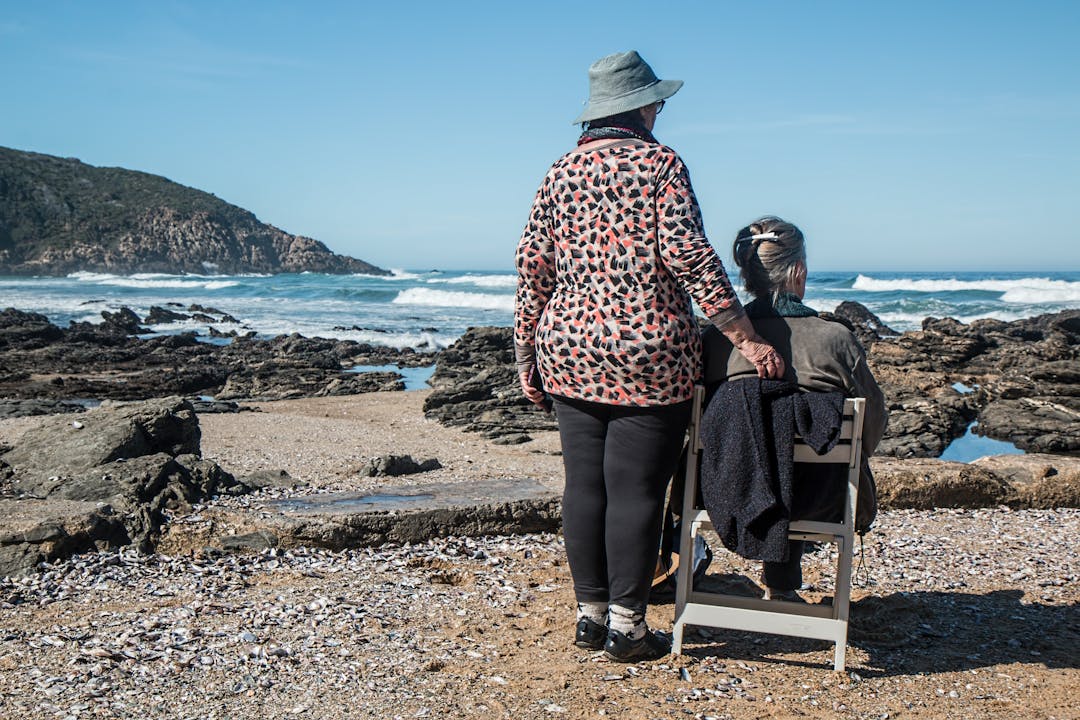 Adopta un abuelo: la iniciativa para conectar a generaciones y combatir la soledad