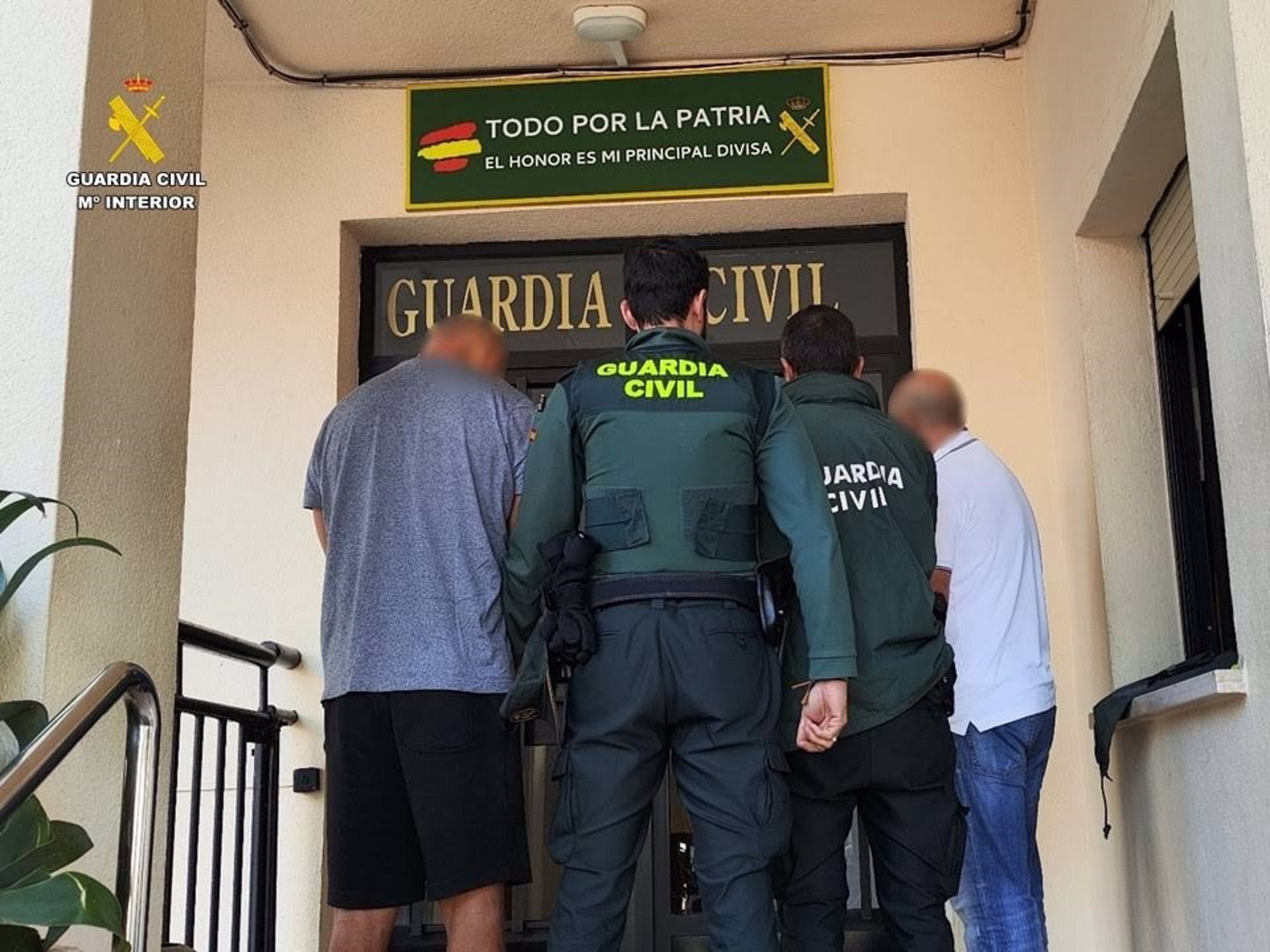 Dos detenidos por cinco robos cometidos en chalés de lujo de Moraira y Calpe Dos detenidos por cinco robos cometidos en chalés de lujo de Moraira y Calpe