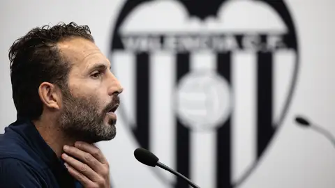 El Valencia despide a Rubén Baraja El Valencia despide a Rubén Baraja