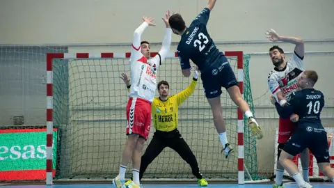 El Balonmano Servigroup Hoteles Benidorm empata frente al Nava El Balonmano Servigroup Hoteles Benidorm empata frente al Nava