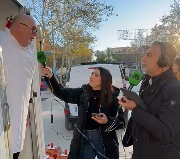 José, el churrero que ha devuelto la alegría a Alfafar: "Estaba todo muy triste y solitario" José, el churrero que ha devuelto la alegría a Alfafar: "Estaba todo muy triste y solitario"