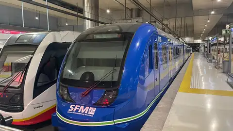 Tren de Serveis Ferroviaris de Mallorca en la estación intermodal de Palma (Mallorca) Tren de Serveis Ferroviaris de Mallorca en la estación intermodal de Palma (Mallorca)