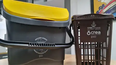 Mini contenedores que se reparten en Elda. Mini contenedores que se reparten en Elda.