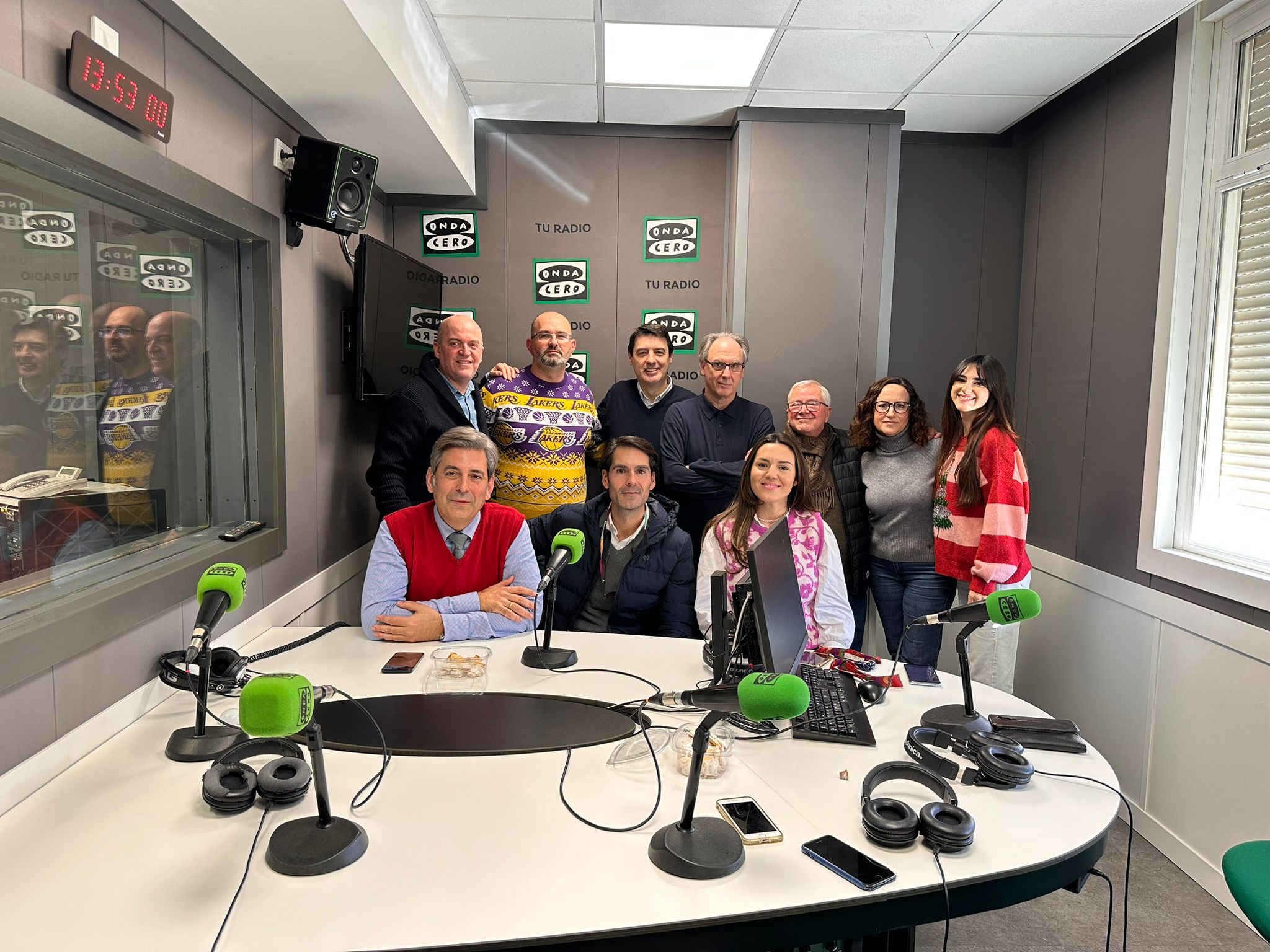 Come, ríe y canta: la fiesta de los colaboradores Come, ríe y canta: la fiesta de los colaboradores