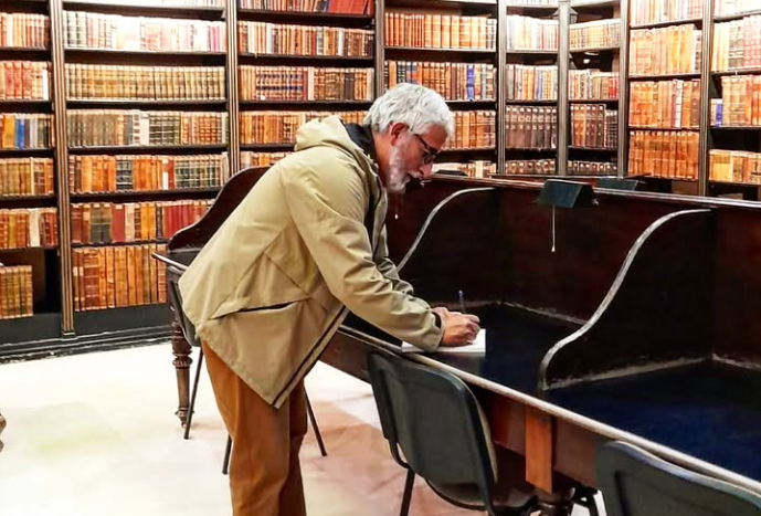 David Magrañal, el escritor que pasó de no tener a nadie en la presentación de su libro a recibir el cariño de miles de personas David Magrañal, el escritor que pasó de no tener a nadie en la presentación de su libro a recibir el cariño de miles de personas
