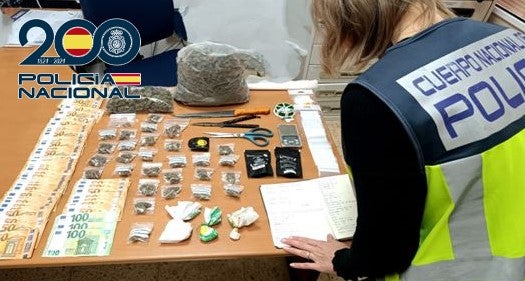 La Policía Nacional desarticula un punto negro de venta de droga y detiene a dos personas en el barrio de Benimàmet (València) La Policía Nacional desarticula un punto negro de venta de droga y detiene a dos personas en el barrio de Benimàmet (València)