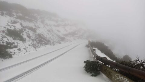 Imagen de los accesos al Roque de Los Muchachos en La Palma en el d&iacute;a de Nochebuena de 2024