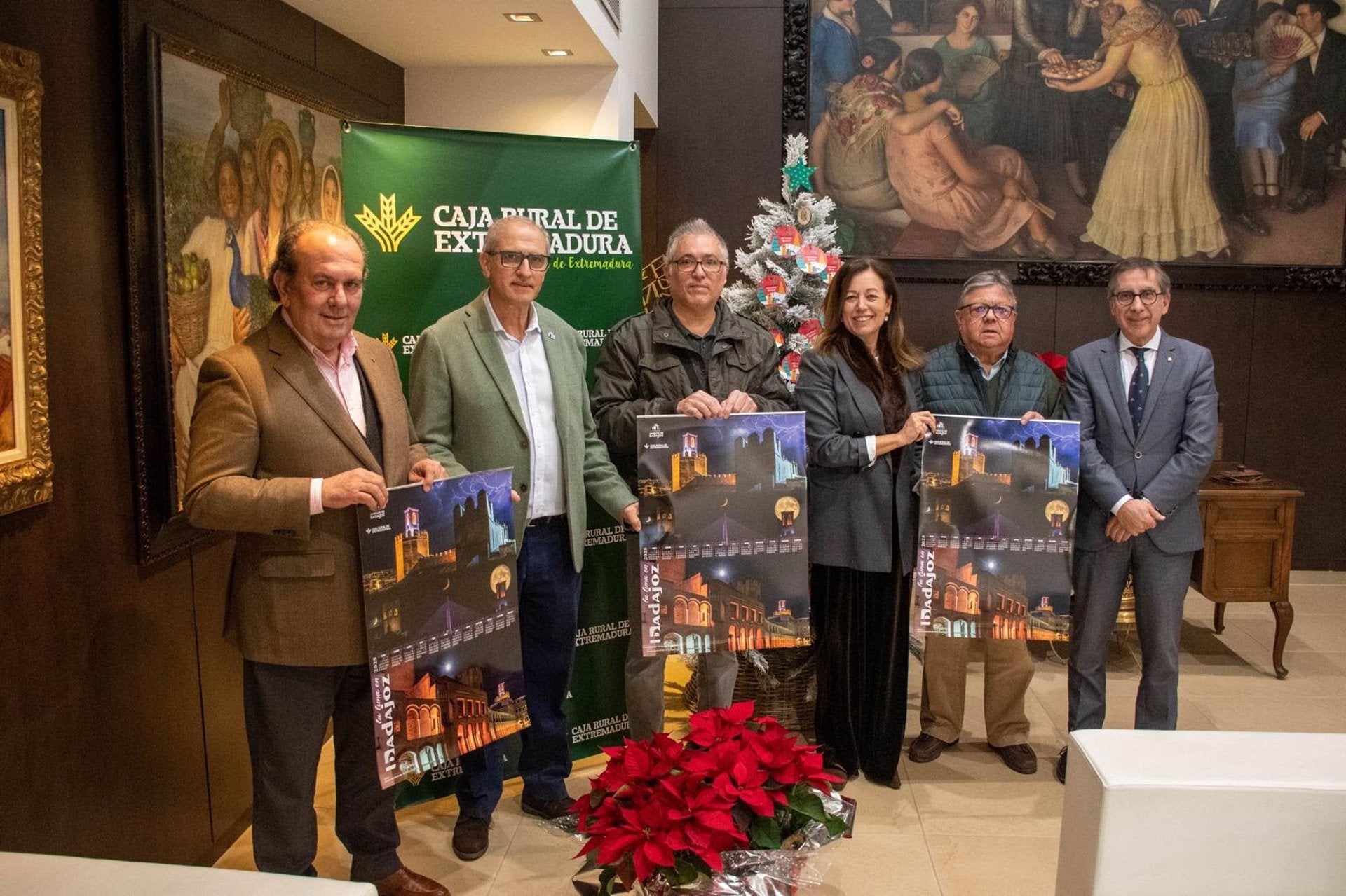 Amigos de Badajoz presenta junto a Caja Rural de Extremadura su calendario de 2025 con la luna como protagonista Amigos de Badajoz presenta junto a Caja Rural de Extremadura su calendario de 2025 con la luna como protagonista