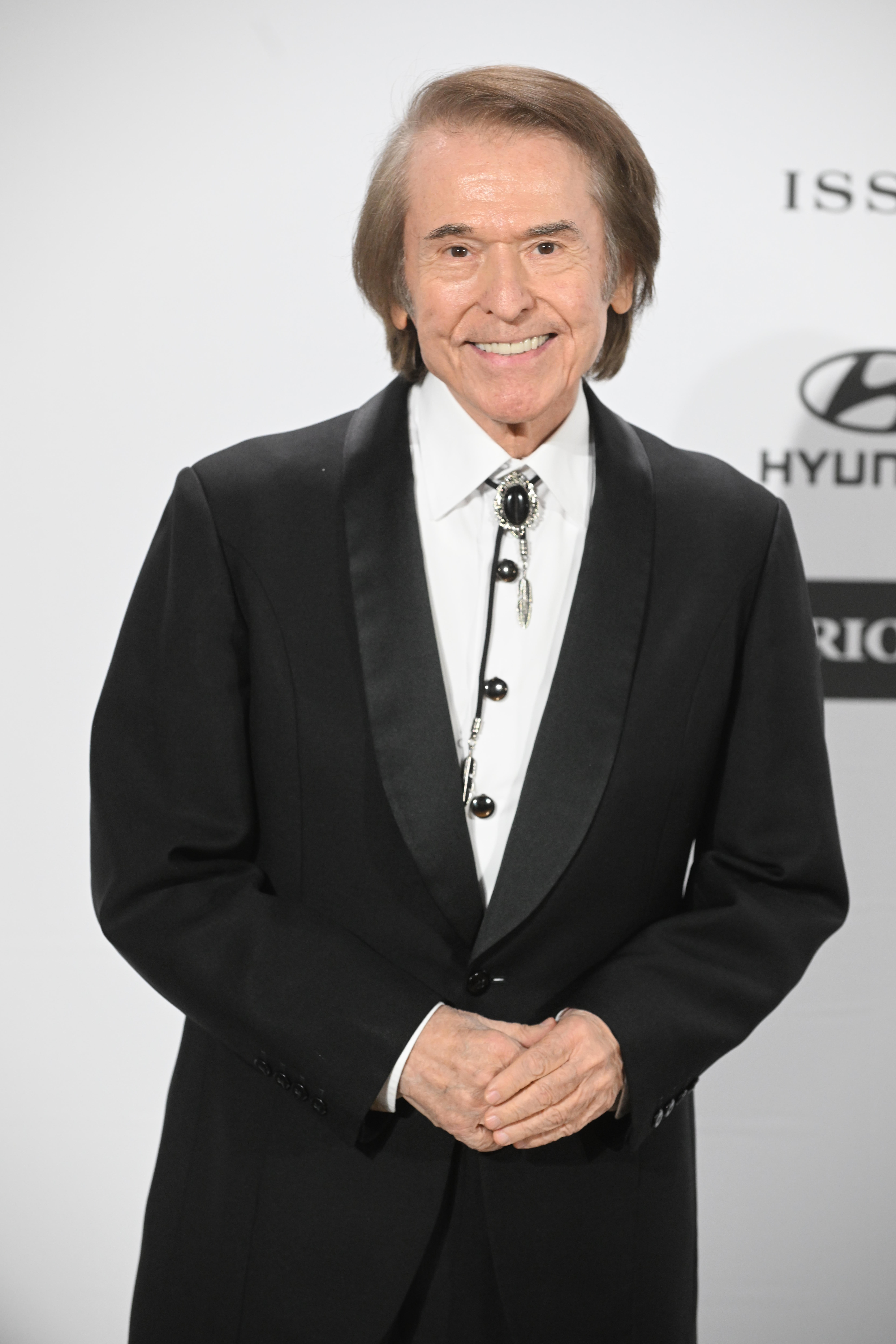 Raphael pasará la Nochebuena en el hospital con su mujer: "Está muy bien" Raphael pasará la Nochebuena en el hospital con su mujer: "Está muy bien"