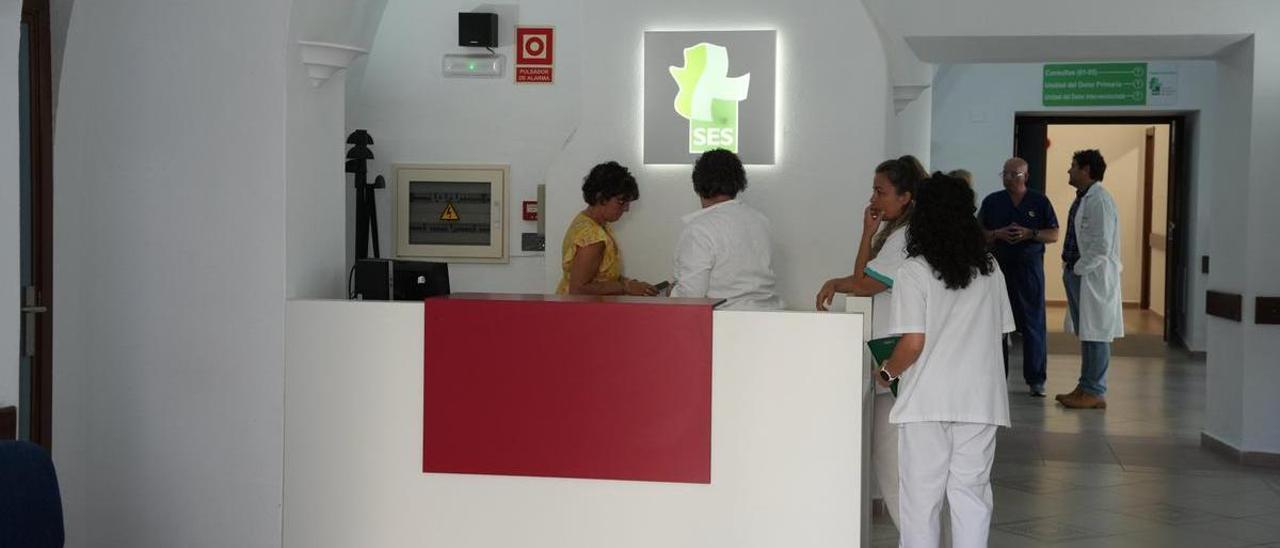 UGT reivindica una "solución urgente" que garantice el futuro de 18 trabajadores del Hospital Santa Justa de Villanueva UGT reivindica una "solución urgente" que garantice el futuro de 18 trabajadores del Hospital Santa Justa de Villanueva