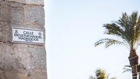 Las calles del casco histórico de Mérida cuentas con nuevas placas en las calles realizadas en cerámica Las calles del casco histórico de Mérida cuentas con nuevas placas en las calles realizadas en cerámica