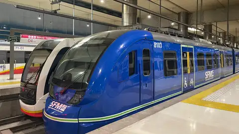 Tren de Serveis Ferroviaris de Mallorca en la estación intermodal de Palma (Mallorca) Tren de Serveis Ferroviaris de Mallorca en la estación intermodal de Palma (Mallorca)