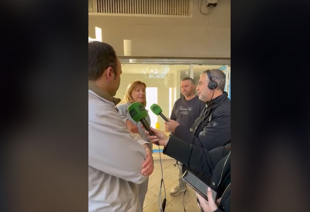 Laura e Ignacio, farmacéuticos de Alfafar que han podido recuperar su negocio: "La riada se llevó todos los medicamentos" Laura e Ignacio, farmacéuticos de Alfafar que han podido recuperar su negocio: "La riada se llevó todos los medicamentos"