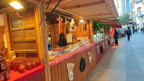 Mercado de Navidad de la Plaza del Altozano de Albacete Mercado de Navidad de la Plaza del Altozano de Albacete