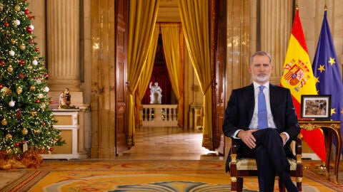 Felipe VI en su tradicional mensaje de Navidad, grabado en el Sal&oacute;n de Columnas del Palacio Real.