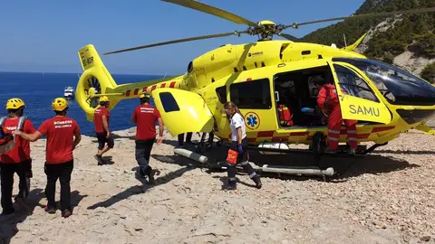 Imagen de archivo del helicóptero medicalizado del SAMU 061 de Baleares, en un rescate Imagen de archivo del helicóptero medicalizado del SAMU 061 de Baleares, en un rescate