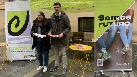 El IAJ reparte en Huesca 1.000 pulseras contra la sumisión química El IAJ reparte en Huesca 1.000 pulseras contra la sumisión química