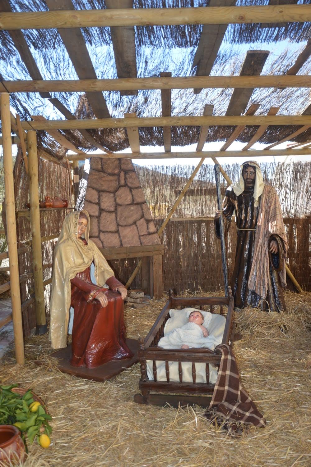 Vecinos de Villar de Rena protagonizan un belén "tradicional" compuesto por 46 figuras a tamaño real Vecinos de Villar de Rena protagonizan un belén "tradicional" compuesto por 46 figuras a tamaño real